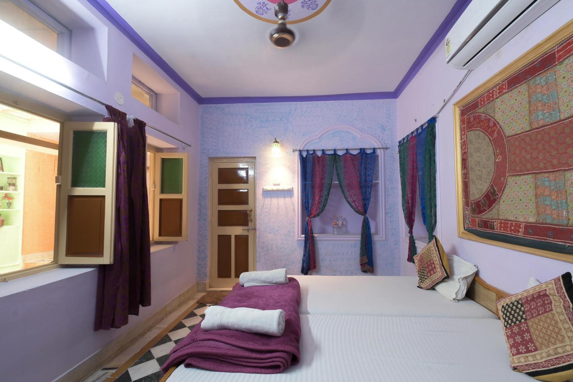 Hotel Renuka Джайсалмер Экстерьер фото