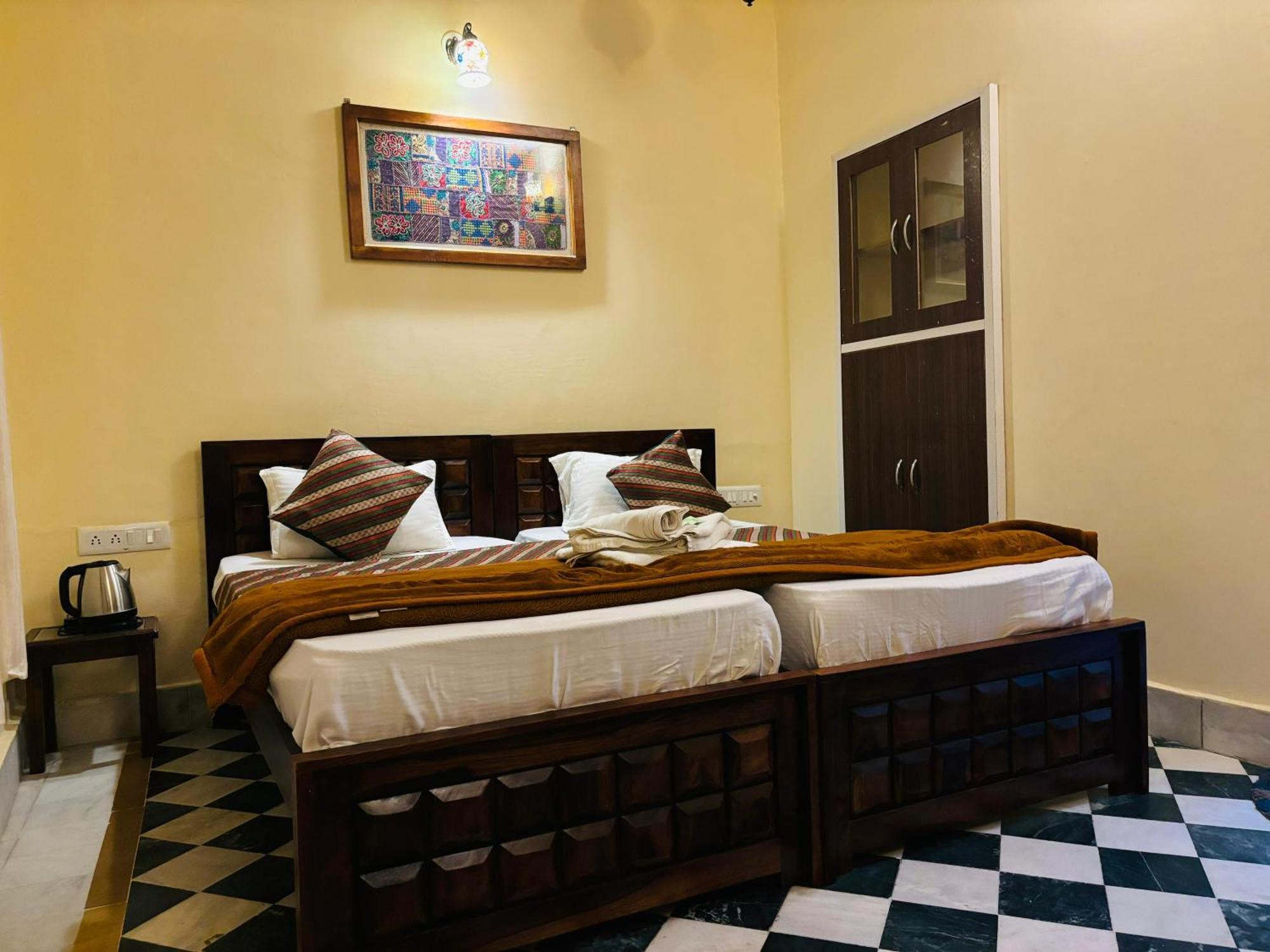 Hotel Renuka Джайсалмер Экстерьер фото