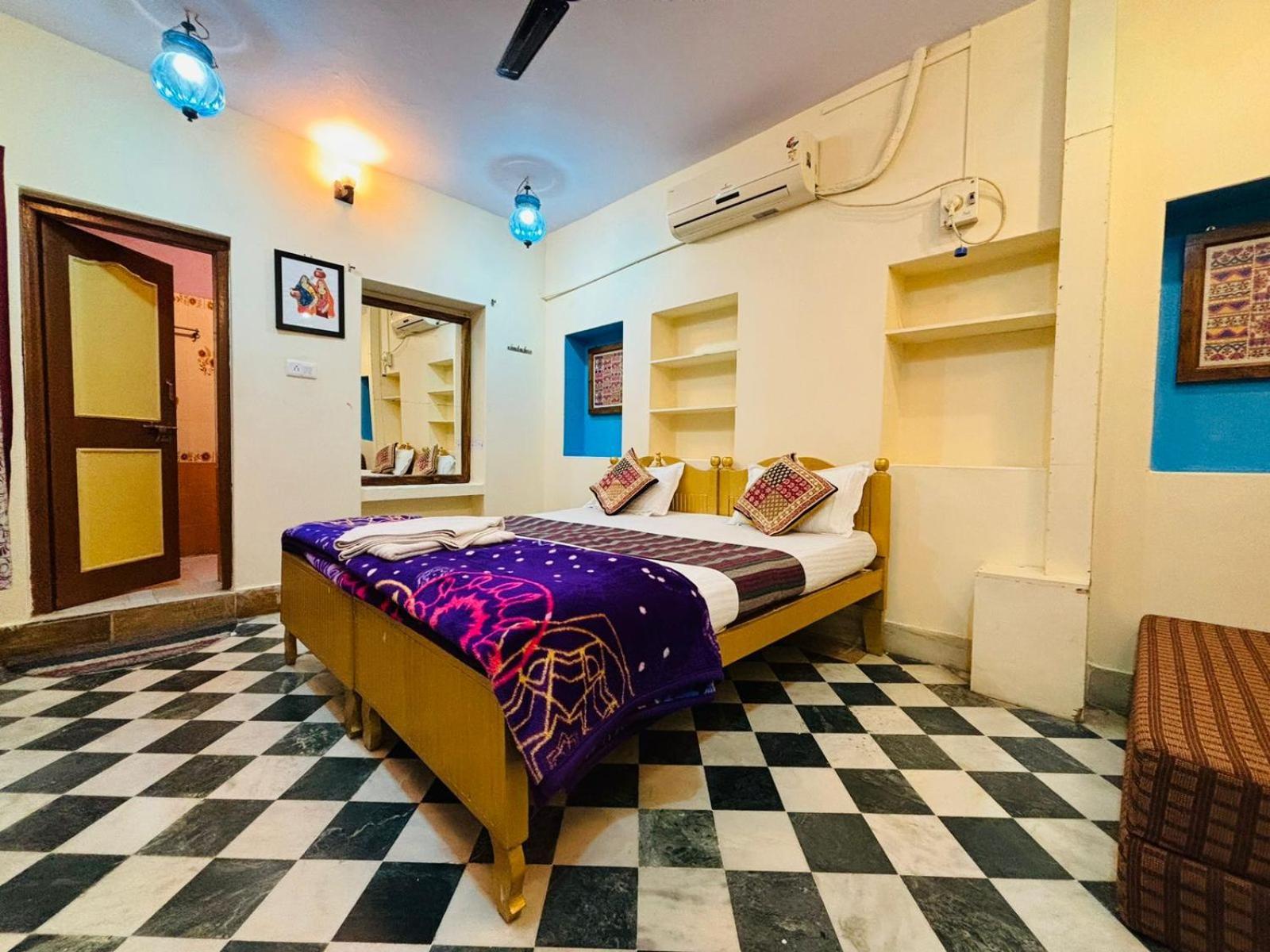 Hotel Renuka Джайсалмер Экстерьер фото