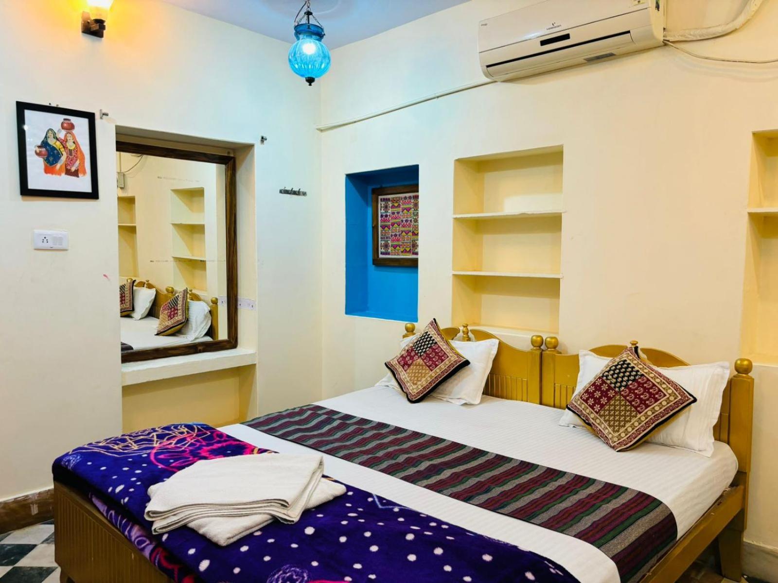 Hotel Renuka Джайсалмер Экстерьер фото
